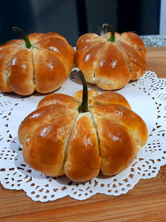 A picture of Stuffed Pumpkin Bread.