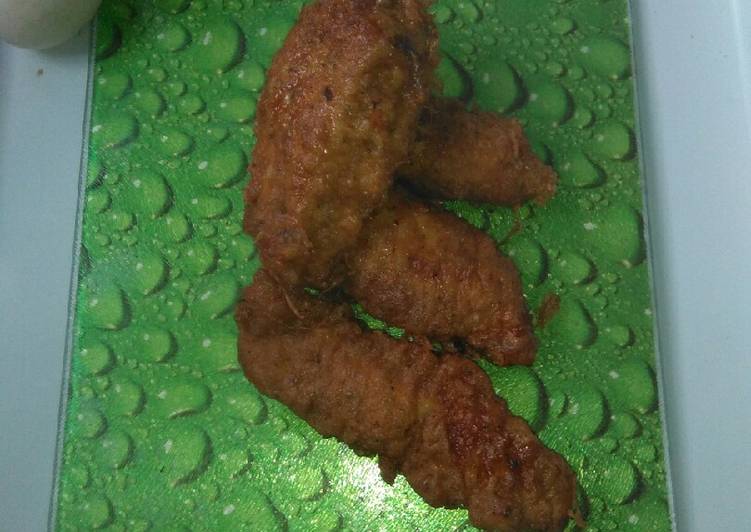Tiras de pollo empanadas