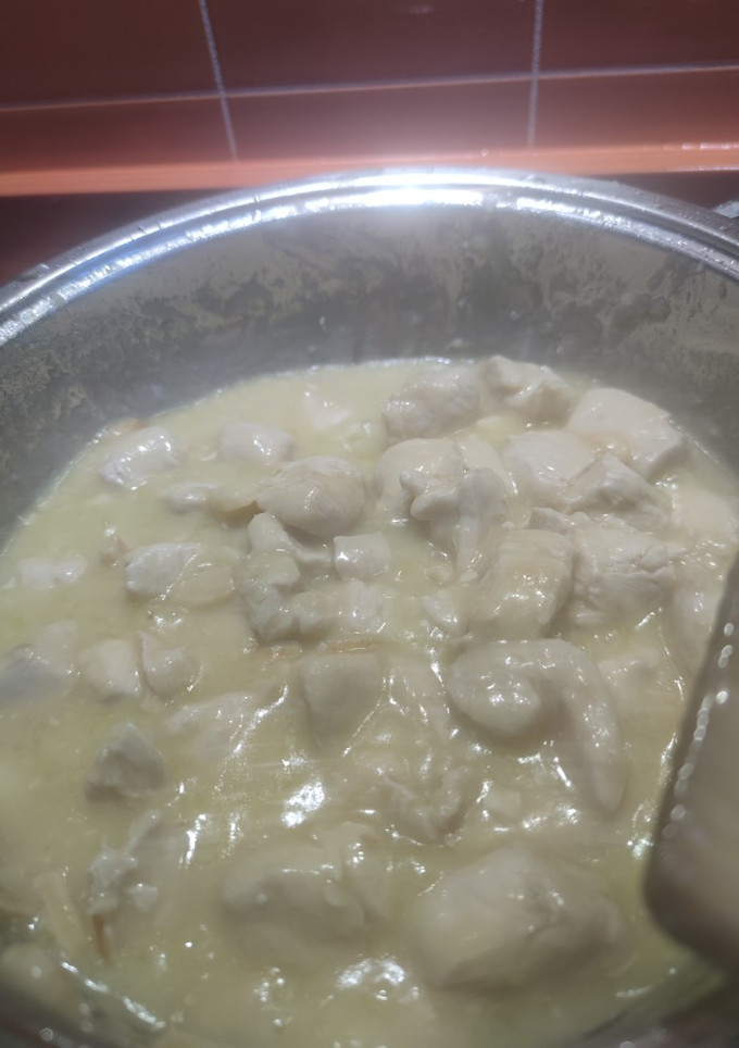 Una foto de Pollo al ajillo