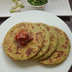 A picture of Green Garlic Jowar roti.