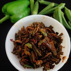 A picture of Crispy bhindi capsicum.