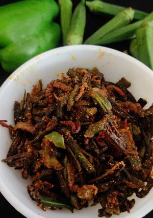 A picture of Crispy bhindi capsicum.