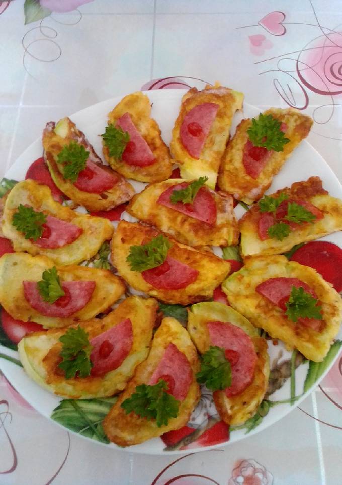 Кабачки в клярі з ковбасою
