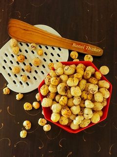 મસાલા મખાના (Masala Makhana Recipe In Gujarati) રેસીપી મુખ્ય ફોટો