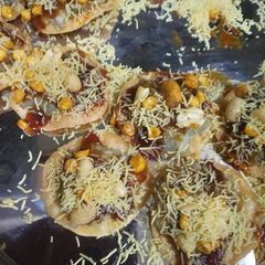 A picture of Sev puri.