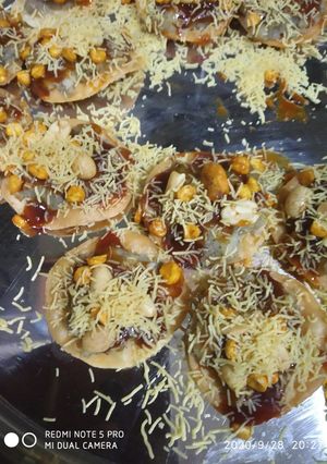 A picture of Sev puri.