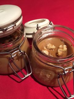 Una foto de Flan de café con nueces