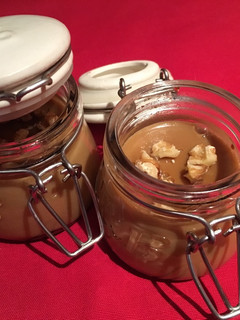 Una foto de Flan de café con nueces