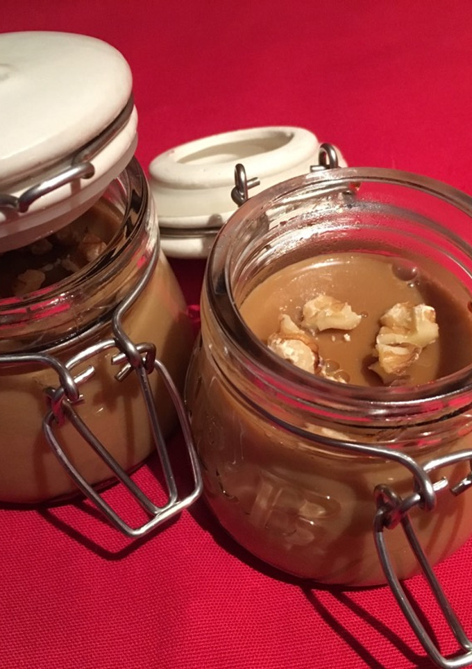 Una foto de Flan de café con nueces
