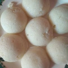 A picture of Instant idlis.