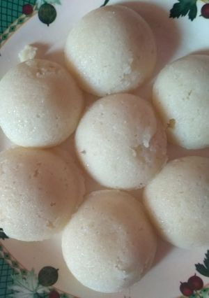 A picture of Instant idlis.