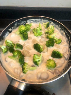 Una foto de Pasta con salsa de champiñones y queso
