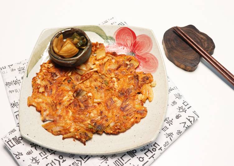 Cara Gampang Menyiapkan Kimchi jeon. Rahasia pancake kimchinya Korea, Enak