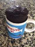 Pastel de chocolate en taza