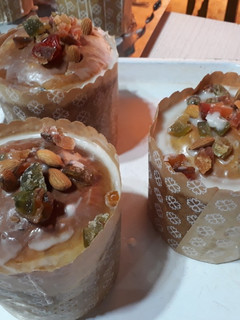 Una foto de Pan dulce con frutas Grace
