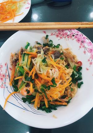 Hình của món Mì trộn tôm gà.