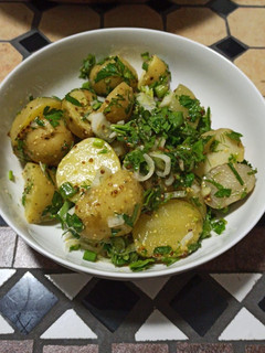 Una foto de Ensalada de Papas con Mostaza y Hierbas