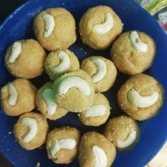 A picture of Moong dal ladoo.