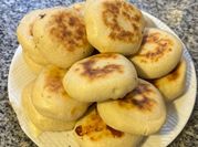 Una foto de queso fresco pan