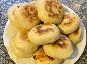 Una foto de Pancitos rellenos de queso🧀🥖