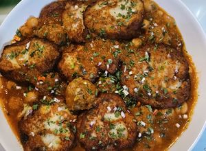 Une photo de Tajine de chou-fleur avec ses boulettes de viande