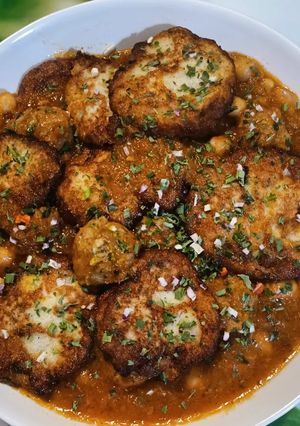 Une photo de Tajine de chou-fleur avec ses boulettes de viande