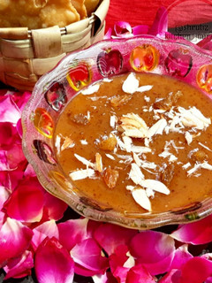 A picture of Besan ka halwa.