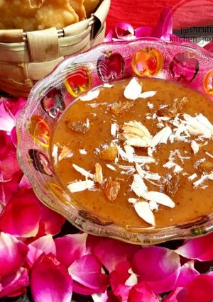 A picture of Besan ka halwa.