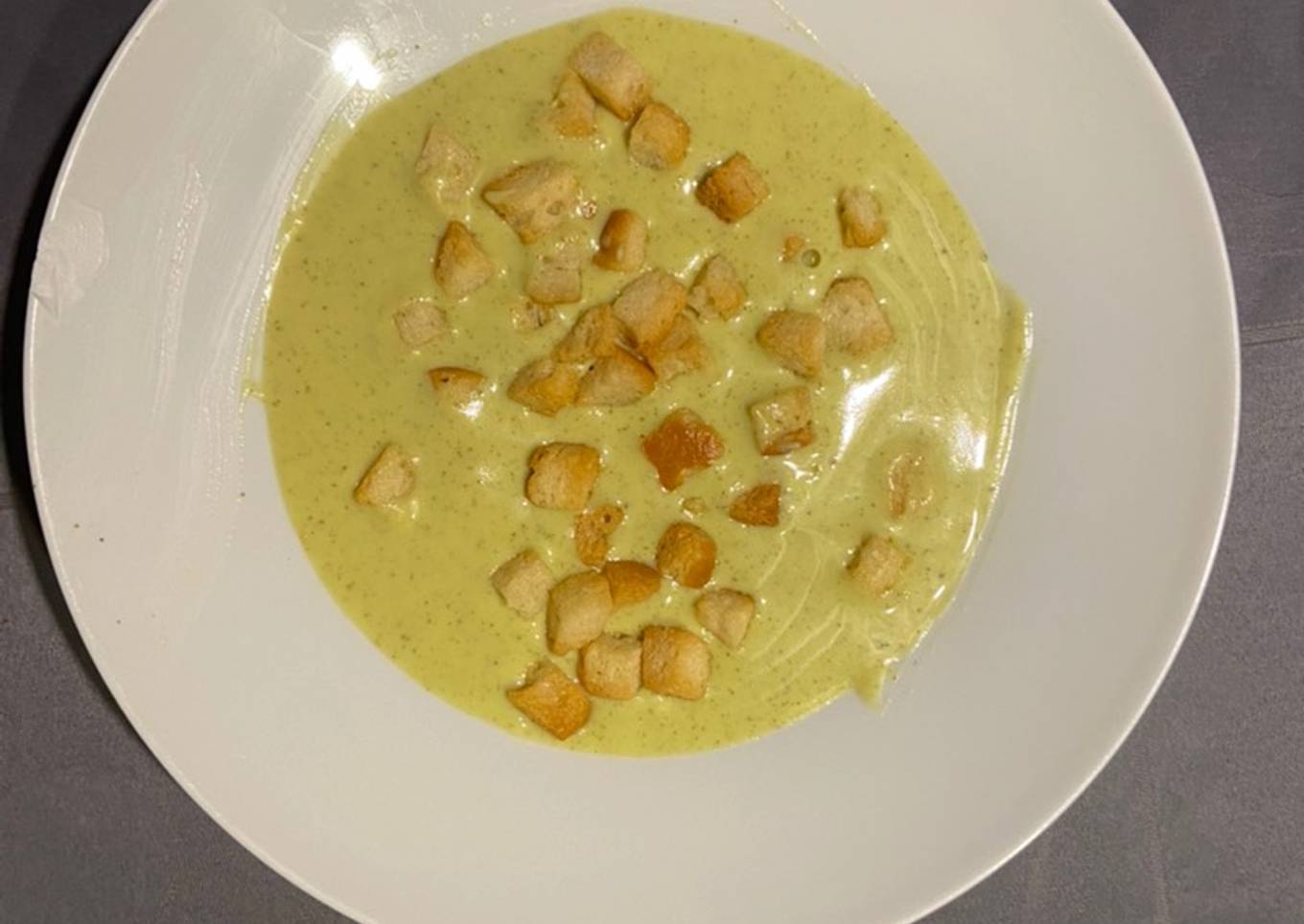 Crema de calabacín con picatostes