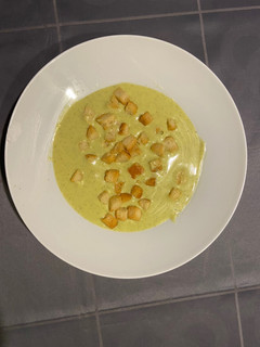 Una foto de Crema de calabacín con picatostes