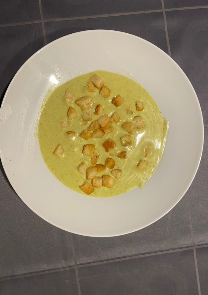 Una foto de Crema de calabacín con picatostes
