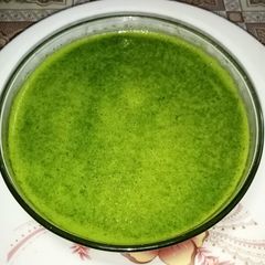 A picture of Green chutney.