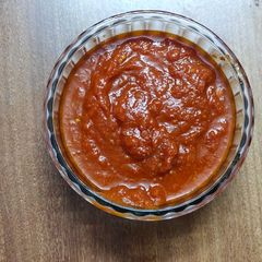 A picture of Tomato garlic chutney.