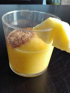 Una foto de Batido de piña, mango y zumo de uva