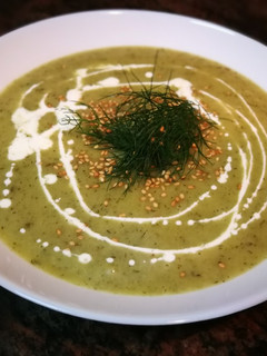 Una foto de Crema de calabacín e hinojo