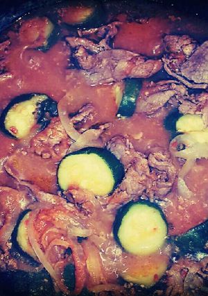 Una foto de Carne de Res con Chile, Cebolla y Calabaza al estilo HU3RA♡ :)
