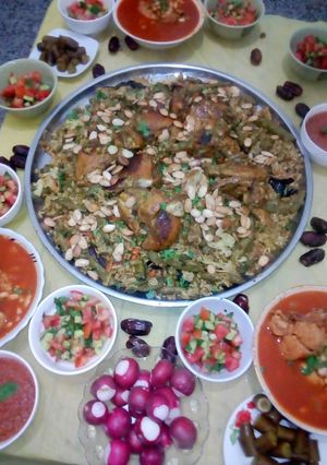 صورة لوصفة مقلوبه بالفول والخضار