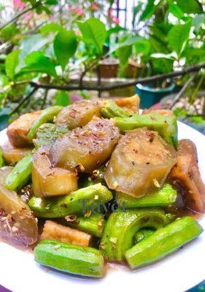 Hình của món Cà tím, đậu bắp, tàu hủ kho sả.