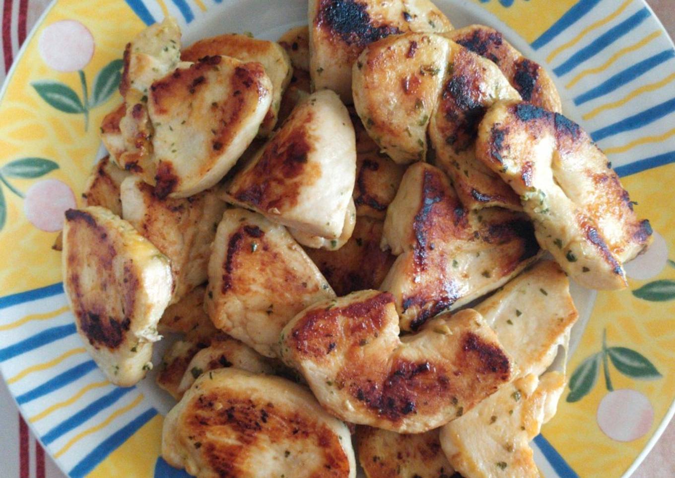 Pollo rural a la plancha con ajo, perejil y zumo de limón