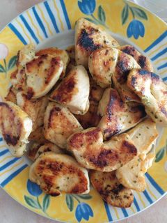 Una foto de Pollo rural a la plancha con ajo, perejil y zumo de limón