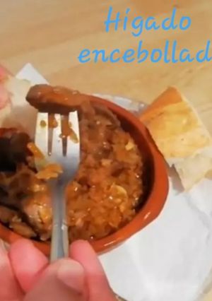 Una foto de Hígado encebollado