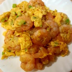 A picture of Stir Fry Butter Egg with shrimp.