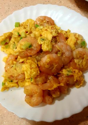 A picture of Stir Fry Butter Egg with shrimp.