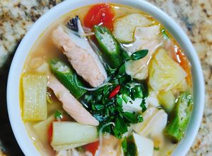 Hình của món Canh chua vây cá hồi.