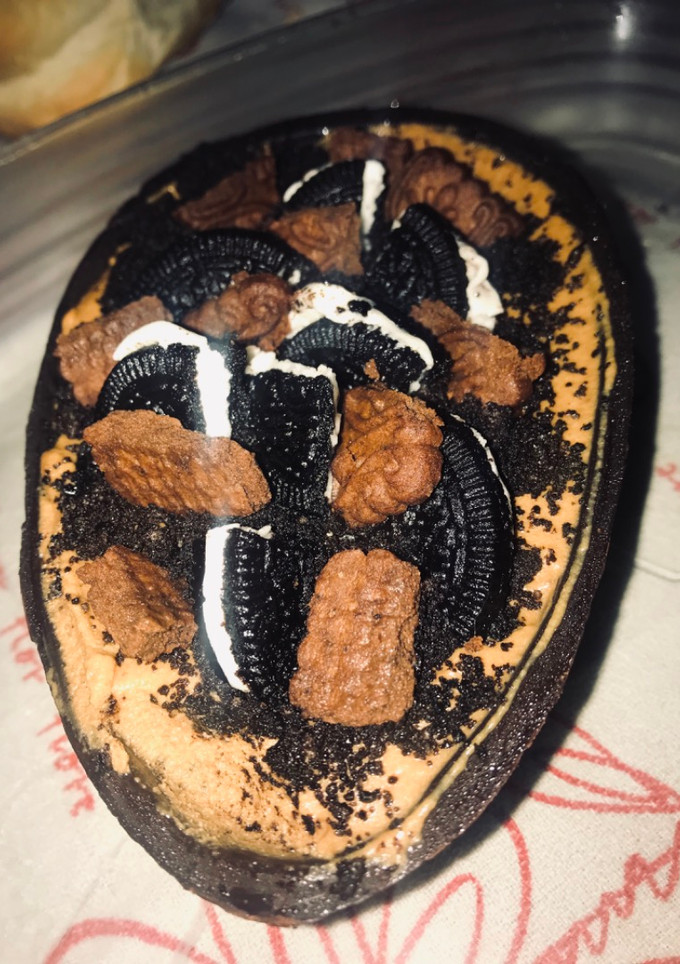 Una foto de Huevos de Pascua rellenos con chocotorta🥚