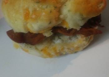 How to Prepare Delicious Cheddar cheese Biscuits with Bacon