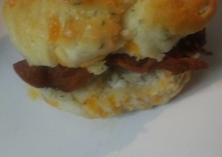 Step-by-Step Guide to Make Yummy Cheddar cheese Biscuits with Bacon