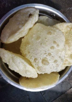 লুচি (luchi recipe in Bengali) রেসিপির প্রধান ছবি