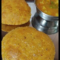 A picture of Bedmi puri (urad dal puri).