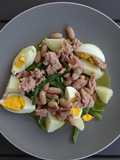 Atum com legumes e ovo cozido